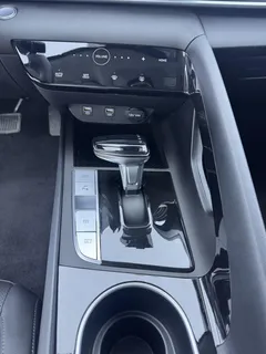 2022 Hyundai Elantra 1.5L CVT LUX Premium, белый — фото 12