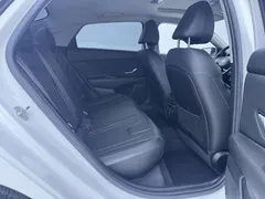 2022 Hyundai Elantra 1.5L CVT LUX Premium, белый — фото 17