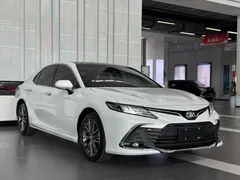 2023 Toyota Camry 2.5G Luxury, белый — фото 3