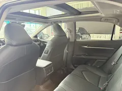 2023 Toyota Camry 2.5G Luxury, белый — фото 5