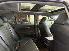 2023 Toyota Camry 2.5G Luxury, белый — фото 6