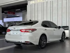 2023 Toyota Camry 2.5G Luxury, белый — фото 11