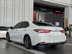 2023 Toyota Camry 2.5G Luxury, белый — фото 12