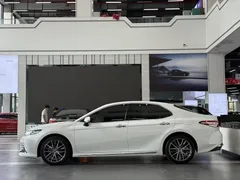 2023 Toyota Camry 2.5G Luxury, белый — фото 13
