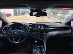 2022 Toyota Camry 2.5G Luxury, белый — фото 7