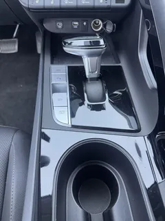 2023 Hyundai Elantra 1.5L CVT LUX Premium, чёрный — фото 13