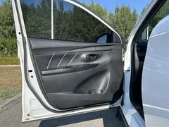 2022 Toyota Yaris L Zhixuan X 1.5L CVT Luxury Plus, белый — фото 22