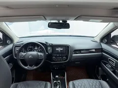 2021 Mitsubishi Outlander 2.0L 2WD 5, белый — фото 14