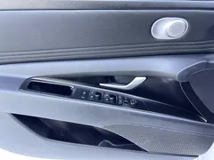 2023 Hyundai Elantra 1.5L CVT LUX Premium, белый — фото 10