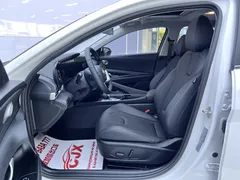 2023 Hyundai Elantra 1.5L CVT LUX Premium, белый — фото 12