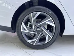 2023 Hyundai Elantra 1.5L CVT LUX Premium, белый — фото 20