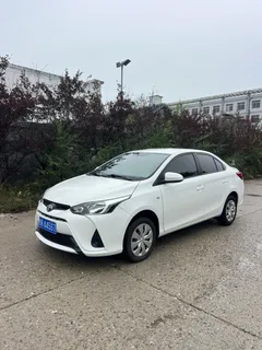 2022 Toyota Yaris L Zhixuan 1.5L CVT Leading Plus, белый — фото 1