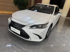 2022 Lexus ES 200 Excellence, белый — фото 1