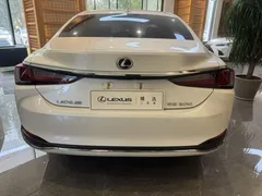 2022 Lexus ES 200 Excellence, белый — фото 7