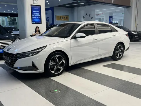2023 Hyundai Elantra 1.5L CVT LUX Premium