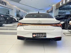 2023 Hyundai Elantra 1.5L CVT LUX Premium, белый — фото 3