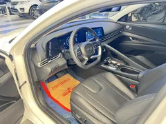2023 Hyundai Elantra 1.5L CVT LUX Premium, белый — фото 5