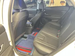 2023 Hyundai Elantra 1.5L CVT LUX Premium, белый — фото 6