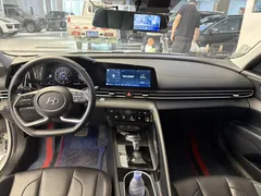 2023 Hyundai Elantra 1.5L CVT LUX Premium, белый — фото 9