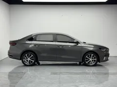 2022 Geely Emgrand 4th Gen 1.5L CVT Premium — фото 8
