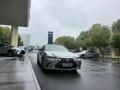 2022 Lexus ES 200 Excellence — фото 3