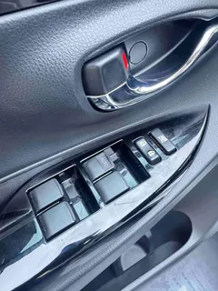 2022 Toyota Yaris L Zhixuan X 1.5L CVT Premium, белый — фото 11