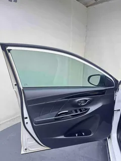 2022 Toyota Yaris L Zhixuan X 1.5L CVT Premium, белый — фото 22