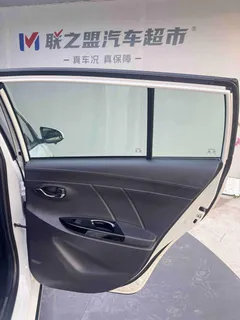2022 Toyota Yaris L Zhixuan X 1.5L CVT Premium, белый — фото 24