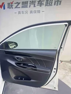 2022 Toyota Yaris L Zhixuan X 1.5L CVT Premium, белый — фото 25