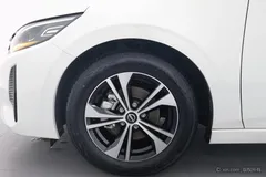 2023 Nissan Sylphy 1.6L CVT, белый — фото 6