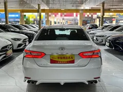 2021 Toyota Camry 2.0S Fashion, белый — фото 3