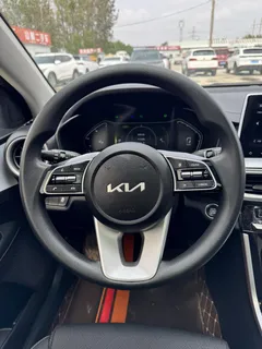 2021 Kia Cerato 1.5L CVT Fashion, белый — фото 13