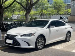 2021 Lexus ES 200 Excellence, белый — фото 1
