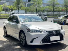 2021 Lexus ES 200 Excellence, белый — фото 3