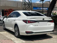 2021 Lexus ES 200 Excellence, белый — фото 5