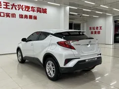 2023 Toyota C-HR 2.0L Comfort, белый — фото 4