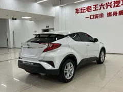 2023 Toyota C-HR 2.0L Comfort, белый — фото 5