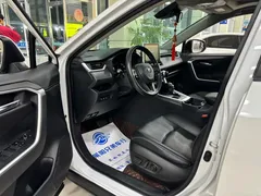 2021 Toyota RAV4 2.0L CVT 4WD Fashion Plus, белый — фото 4