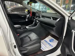 2021 Toyota RAV4 2.0L CVT 4WD Fashion Plus, белый — фото 6