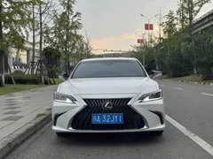 2021 Lexus ES 200 Excellence, белый — фото 2