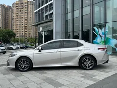 2021 Toyota Camry 2.5G Luxury — фото 3