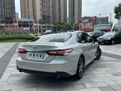 2021 Toyota Camry 2.5G Luxury — фото 7