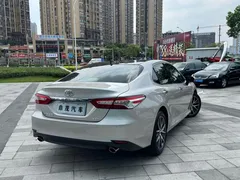 2021 Toyota Camry 2.5G Luxury — фото 8