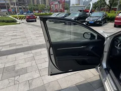 2021 Toyota Camry 2.5G Luxury — фото 19
