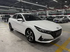 2022 Hyundai Elantra 1.5L CVT LUX Premium, белый — фото 3
