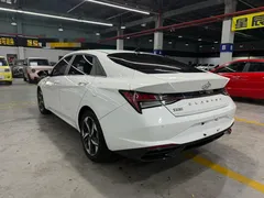 2022 Hyundai Elantra 1.5L CVT LUX Premium, белый — фото 9