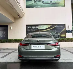 2022 Lexus ES 200 Excellence, зелёный — фото 4