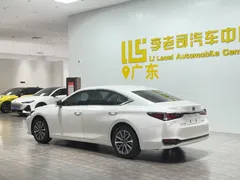 2021 Lexus ES 200 Excellence, белый — фото 5