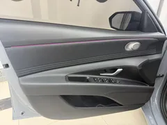 2022 Hyundai Elantra 1.5L CVT LUX Premium — фото 8