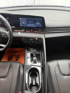2022 Hyundai Elantra 1.5L CVT LUX Premium — фото 13